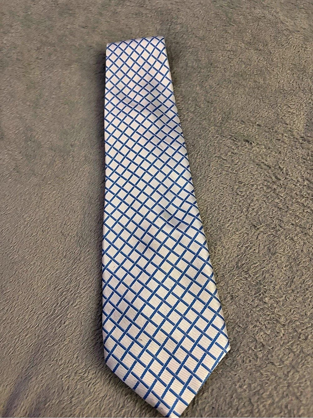Giorgio Armani Men's Silk Geometric Tie in Blue & White Like New